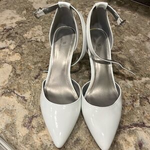 Worthington size 10 white heels